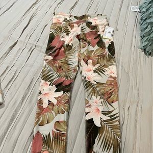 NWT- Old navy Active Powersoft Elevate highrise Legging’s xl (14-16) - girls.